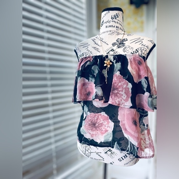Must Have Women’s Small Floral Off-Shoulder Smocked Top • Ruffle Sleeve • EGUC - Picture 7 of 11